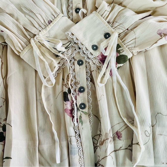 NWT Torrid Festi Ivory Floral Pleated Ruffle Neck Ribbon Accent Romantic Blouse - Picture 12 of 12